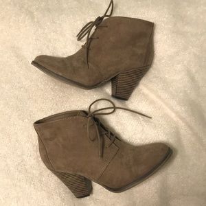 Chunky heel light brown booties